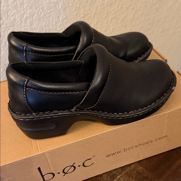 b.o.c. Peggy Classic Black Leather Slip-Ons - Picture 4 of 7